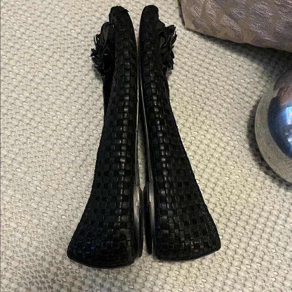 BCBGMaxAzria Black Woven Leather Textured Floral Applique Slip On Flats - Picture 8 of 16